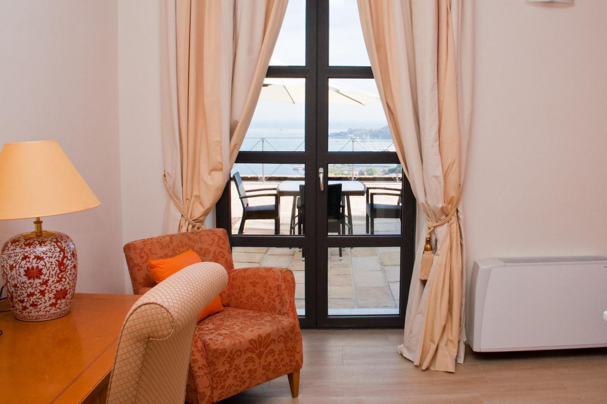لا سبيتسْيا Miramare Apartments&Suites الغرفة الصورة