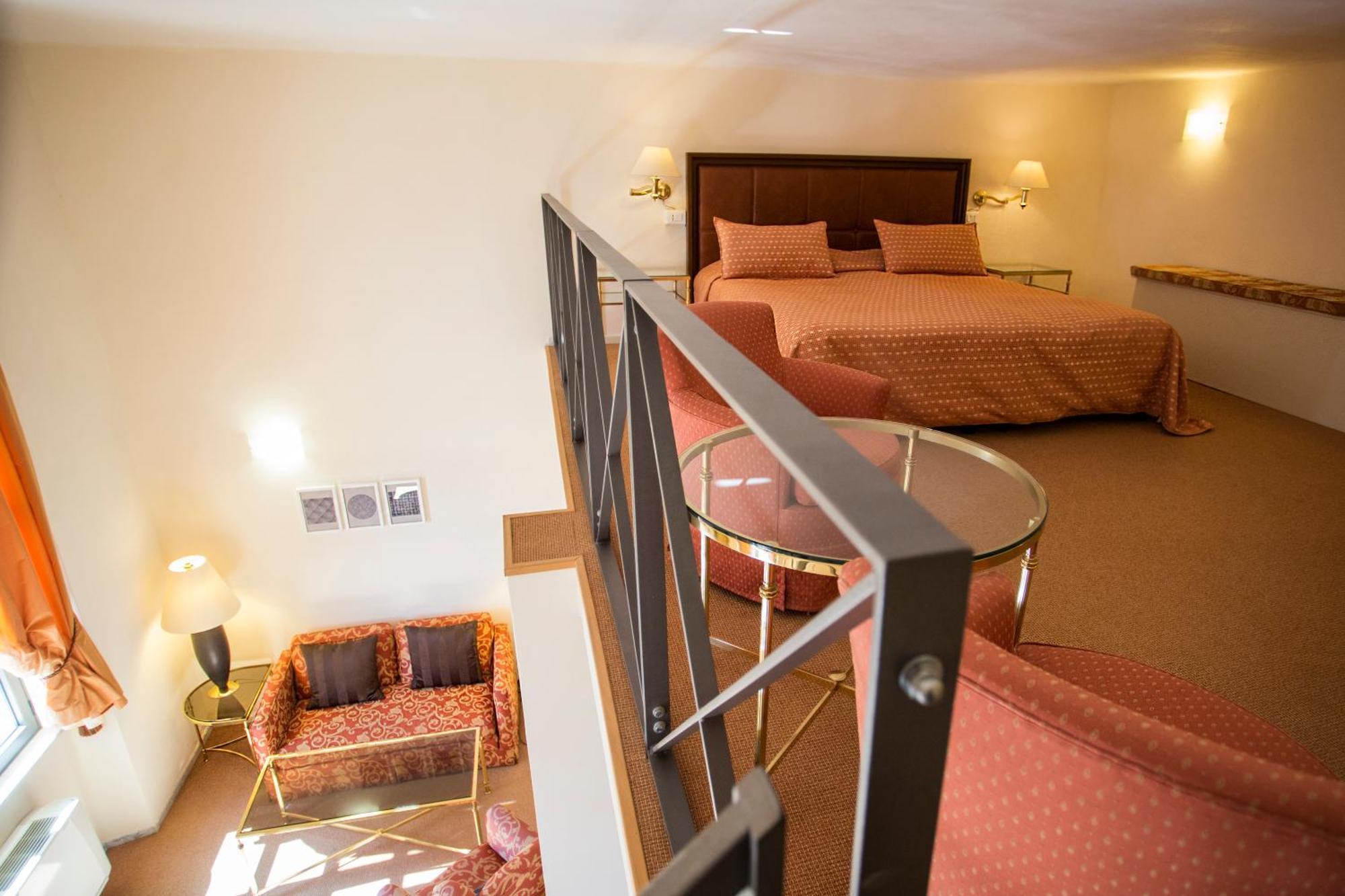 لا سبيتسْيا Miramare Apartments&Suites الغرفة الصورة