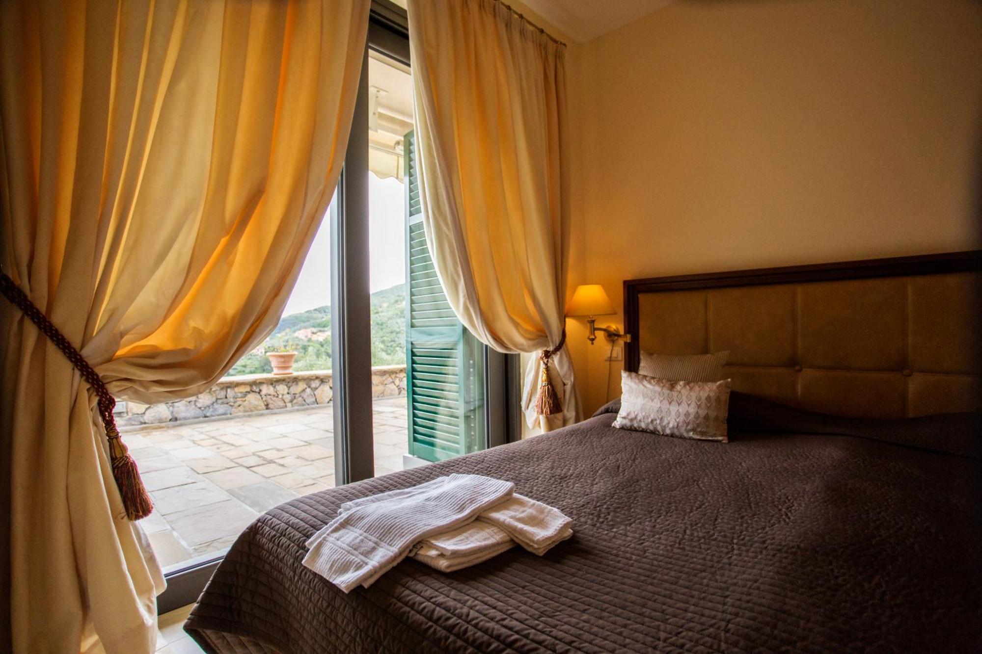 لا سبيتسْيا Miramare Apartments&Suites الغرفة الصورة