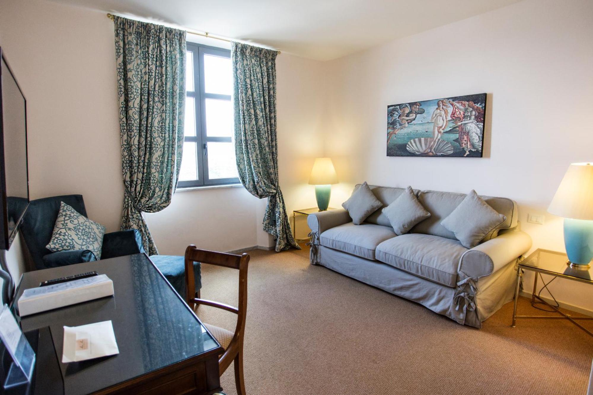 لا سبيتسْيا Miramare Apartments&Suites الغرفة الصورة