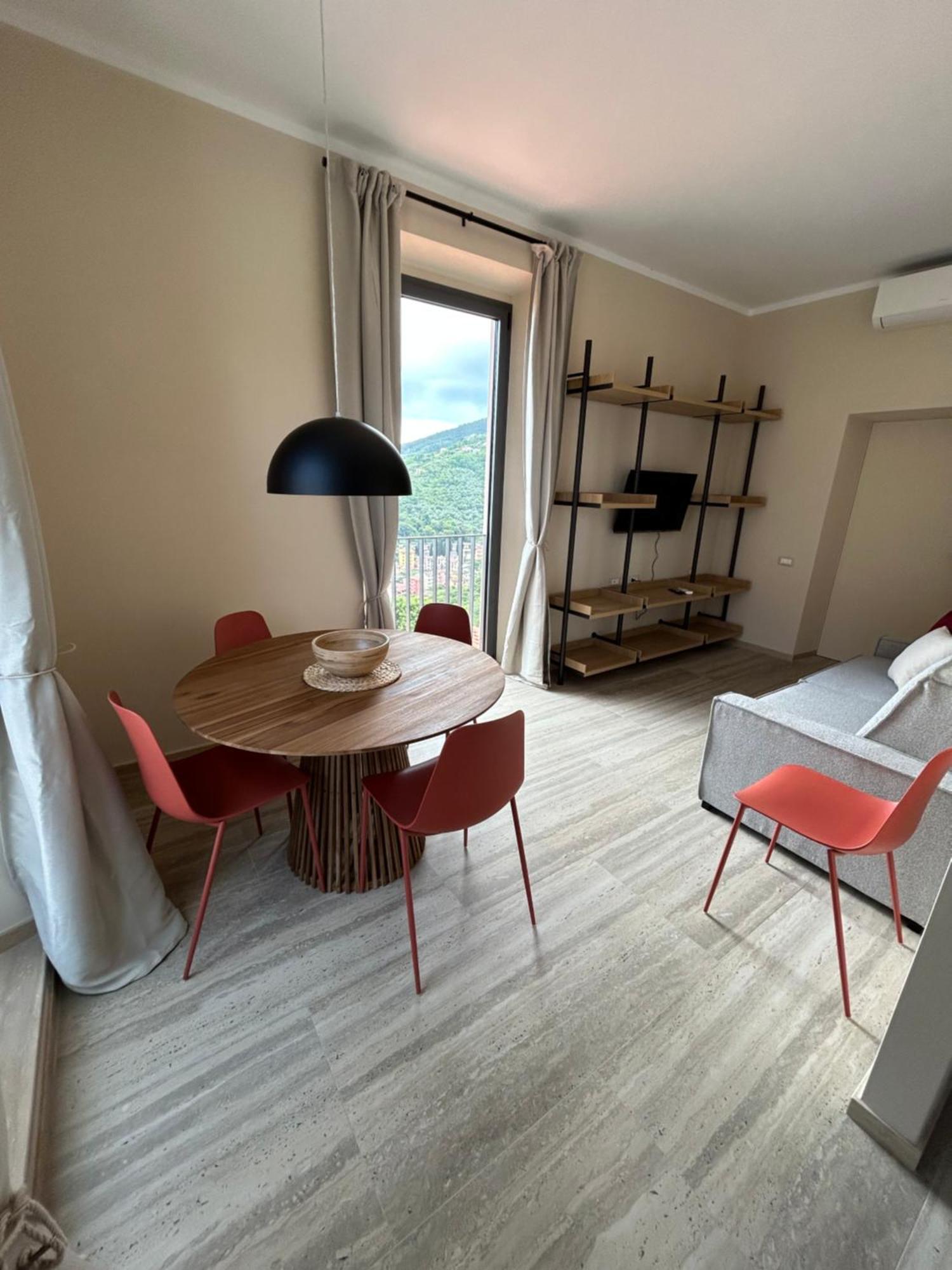 لا سبيتسْيا Miramare Apartments&Suites الغرفة الصورة