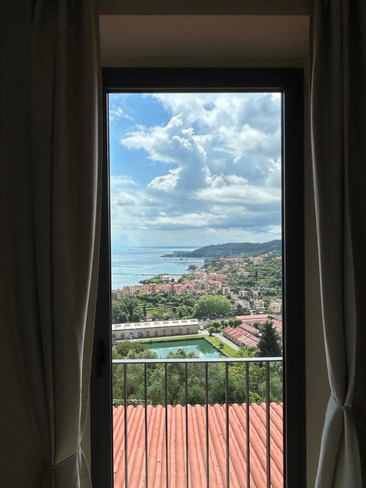 لا سبيتسْيا Miramare Apartments&Suites الغرفة الصورة